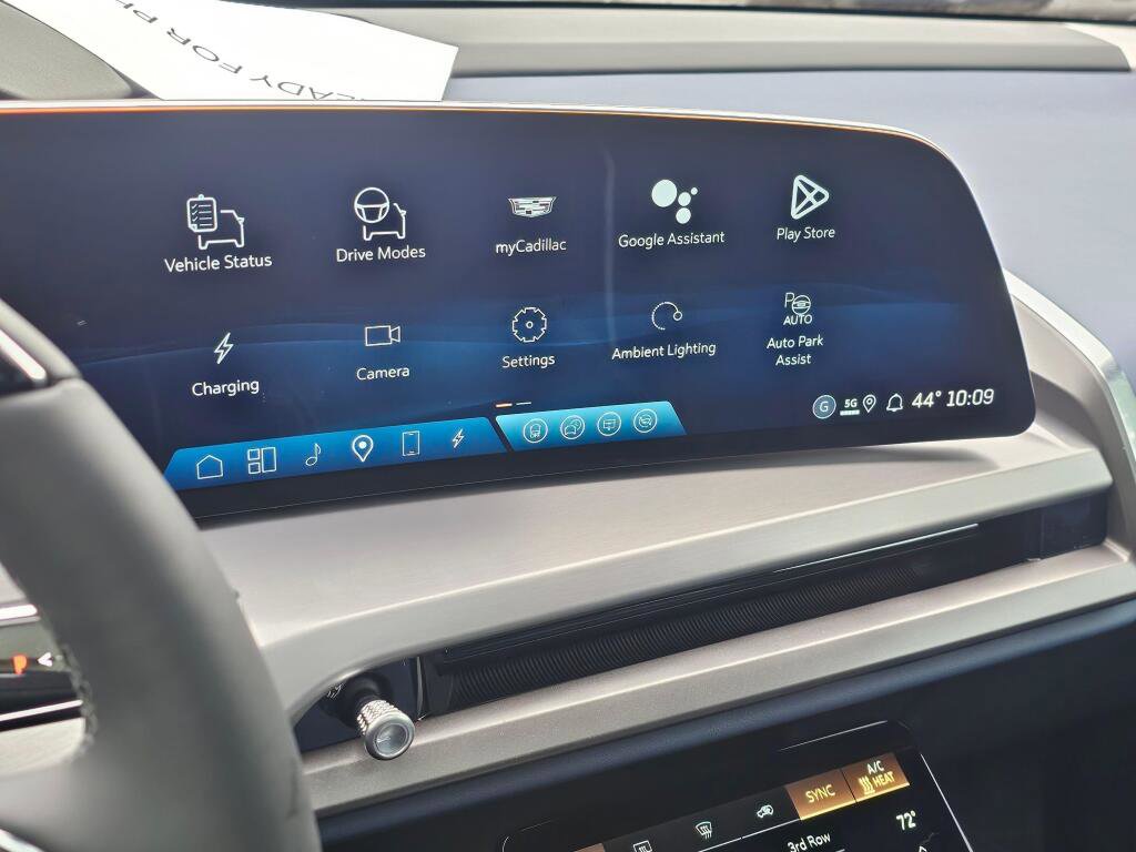 New 2026 Cadillac Vistiq Premium Luxury AWD/4WD image 40