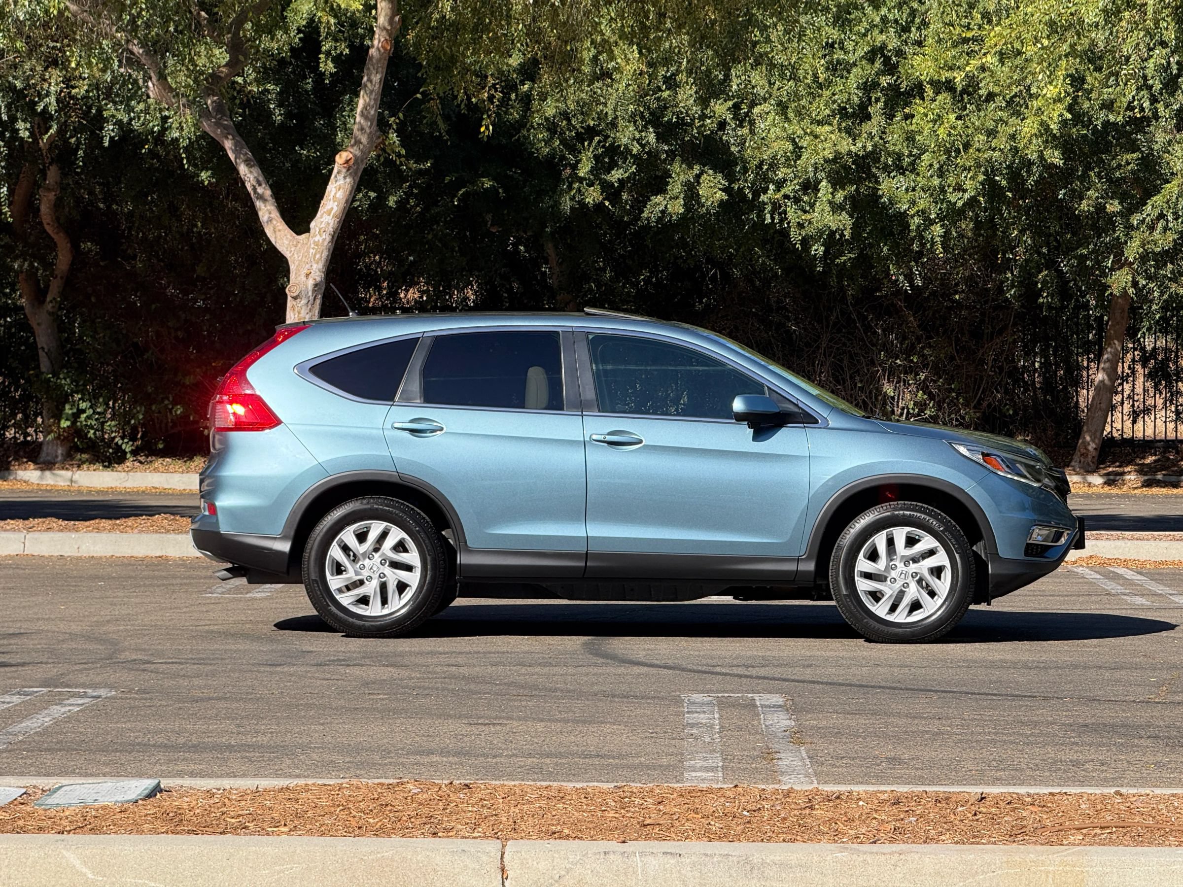 Used 2016 Honda CR-V EX image 2