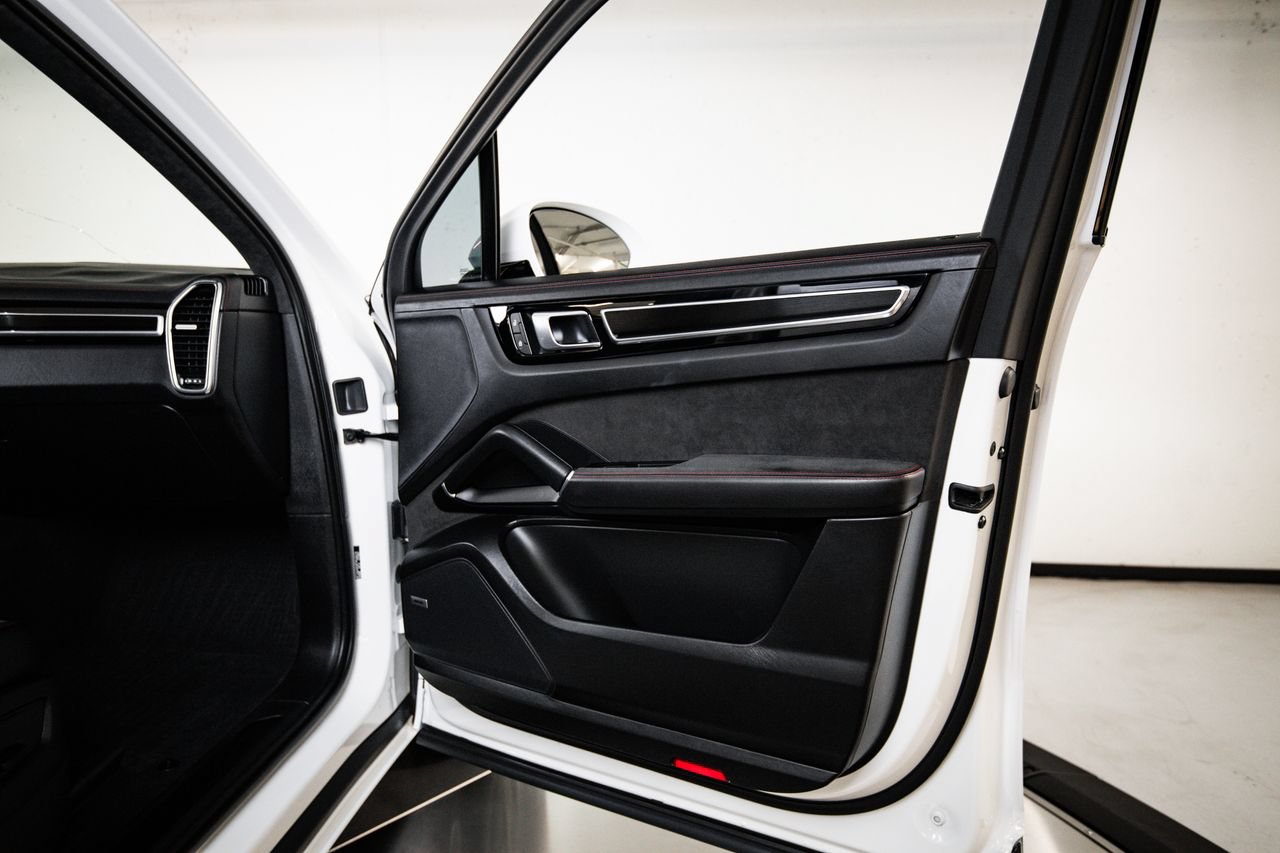 Certified 2023 Porsche Cayenne GTS AWD/4WD image 27