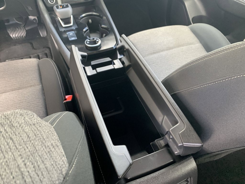 Used 2023 Nissan Rogue SV image 18