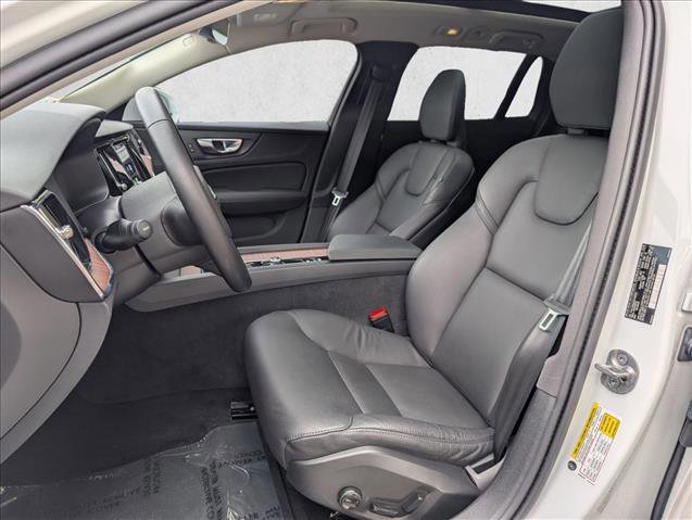 Used 2025 Volvo V60 B5 Cross Country Plus image 17