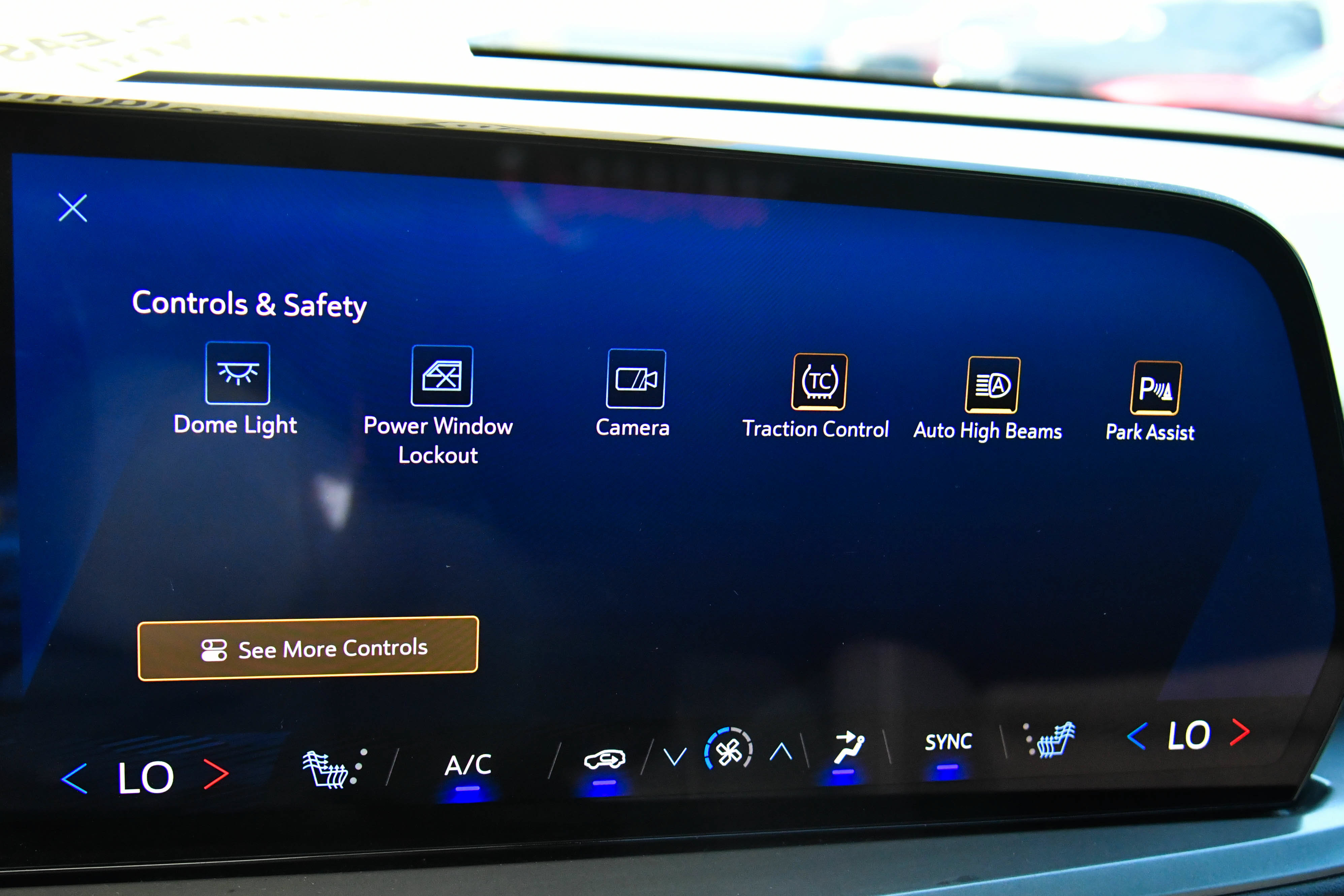 Used 2024 Chevrolet Traverse LT FWD image 31