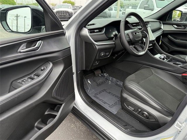 New 2025 Jeep Grand Cherokee L Altitude image 20