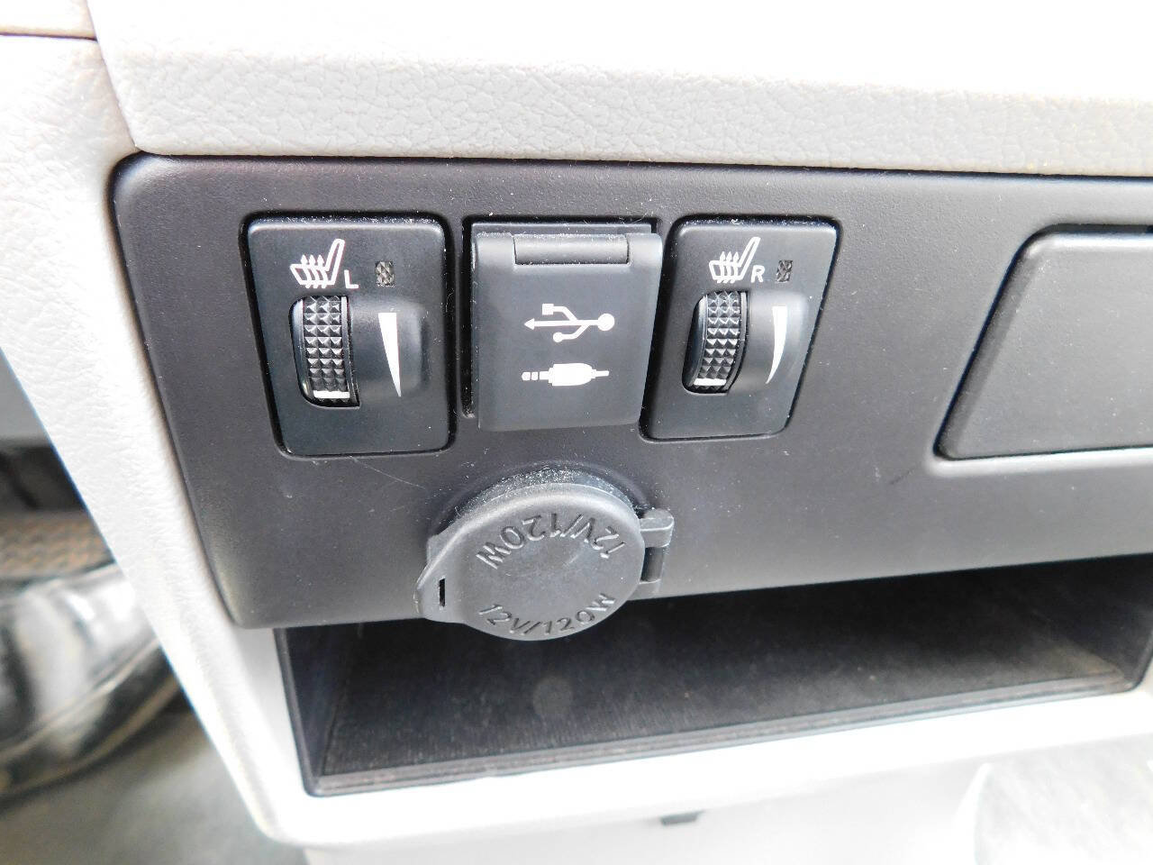 Used 2018 Toyota Sienna XLE FWD image 47