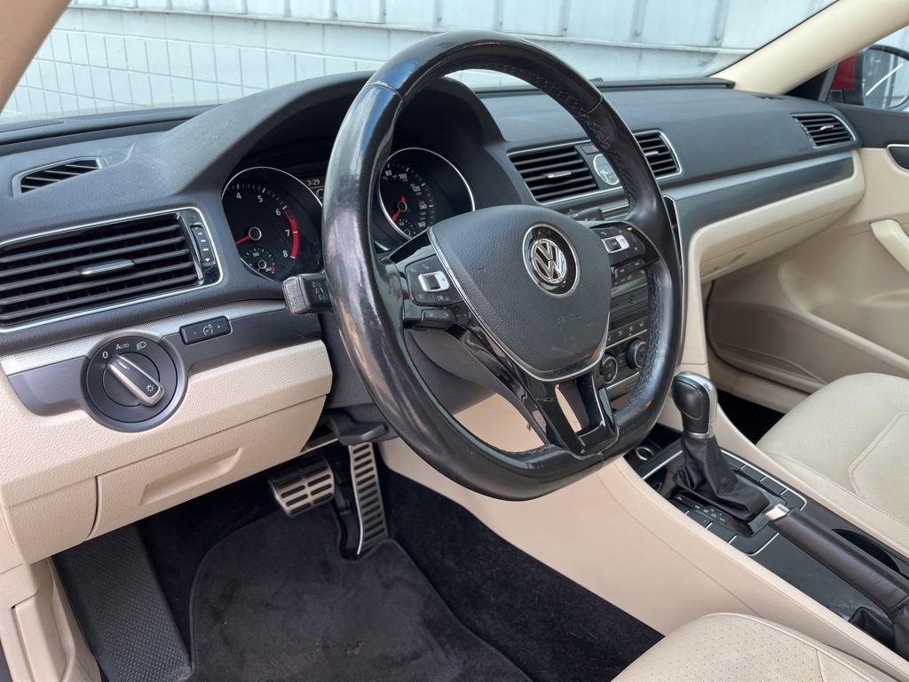 Used 2016 Volkswagen Passat 1.8T R-Line FWD image 2
