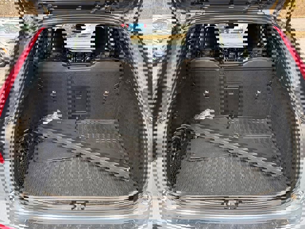 Used 2022 Volvo XC60 T8 R-Design w/ Advanced Package image 14