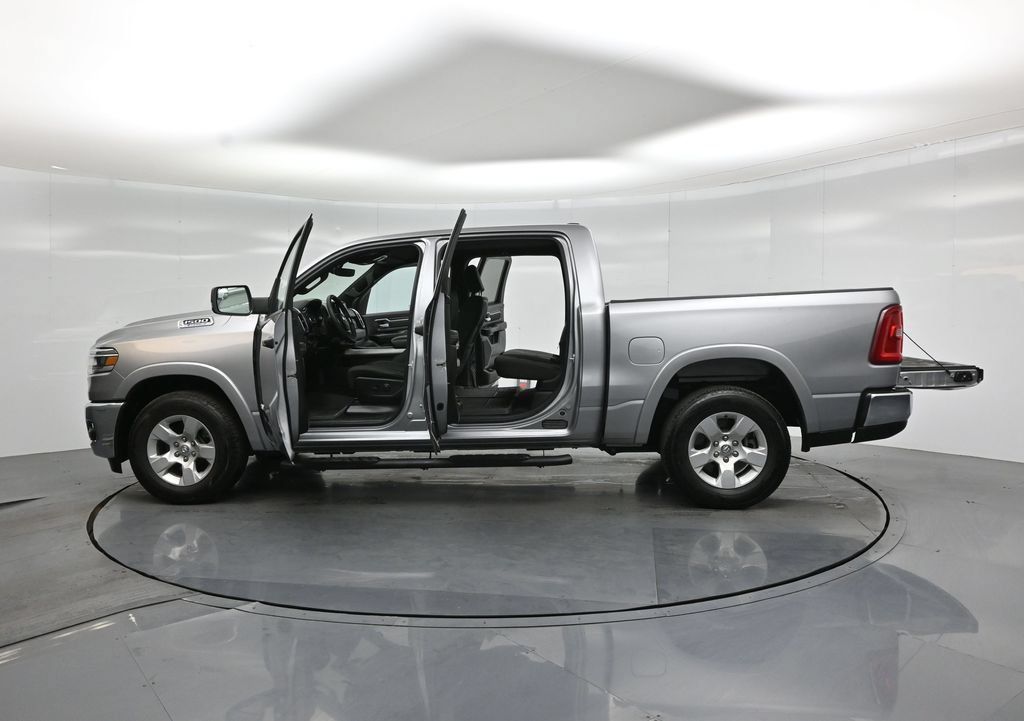 Used 2025 RAM 1500 Big Horn RWD image 33