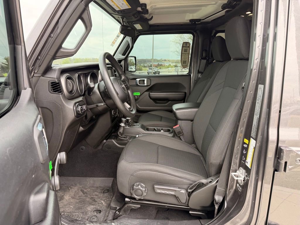 Used 2021 Jeep Gladiator Sport AWD/4WD image 23