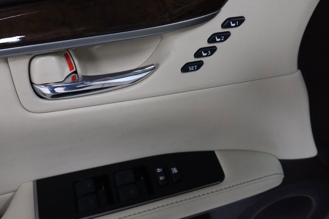Used 2016 Lexus ES 350 w/ Luxury Package w/Wood Trim image 11