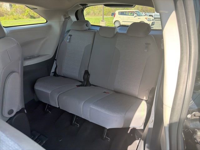 Used 2023 Toyota Sienna LE AWD/4WD image 15