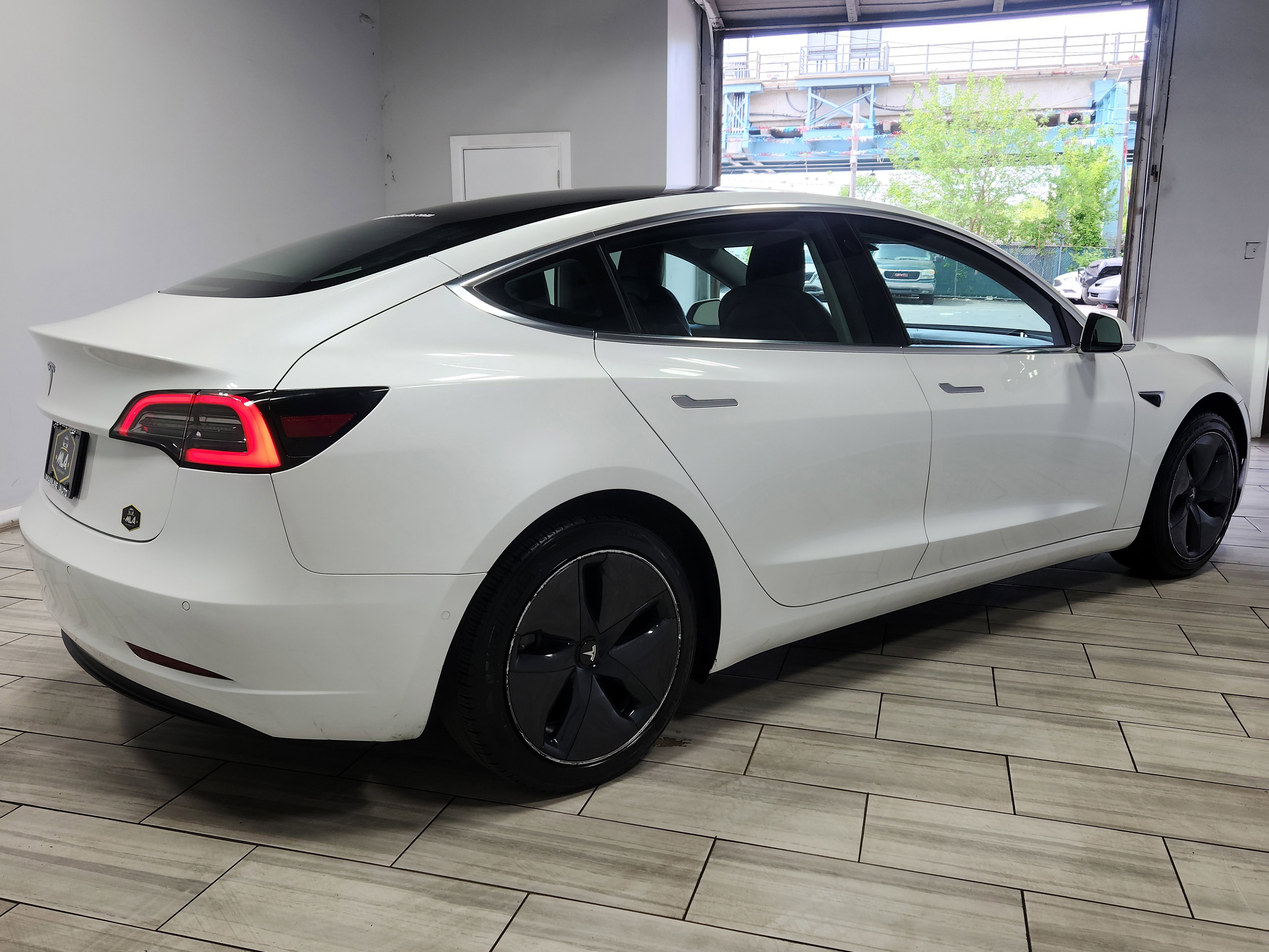 Used 2020 Tesla Model 3 Standard Range RWD image 5