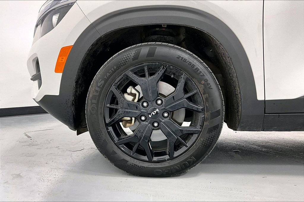 Used 2022 Kia Seltos EX image 11