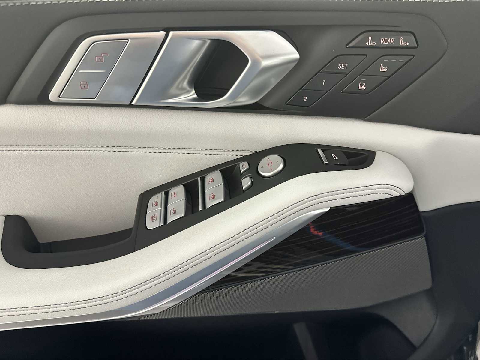 New 2026 BMW X7 xDrive40i w/ Executive Package image 13