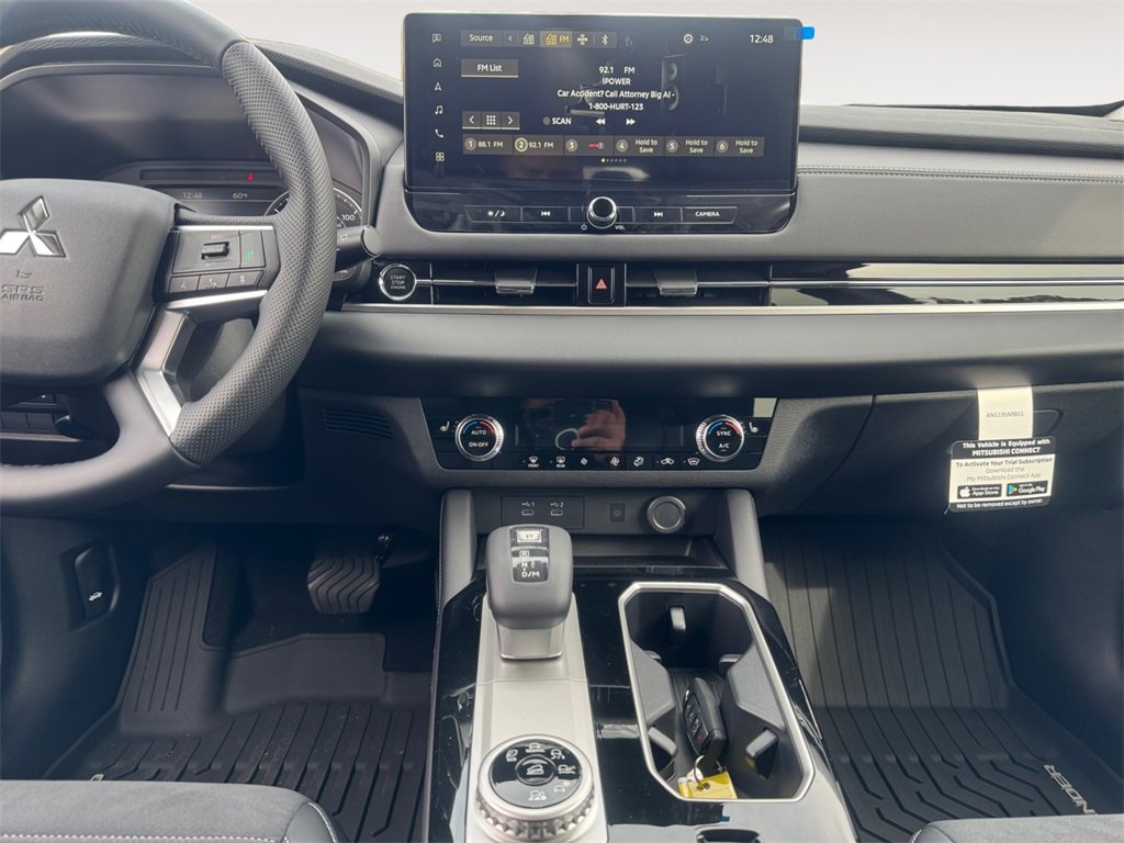 New 2025 Mitsubishi Outlander SE image 11