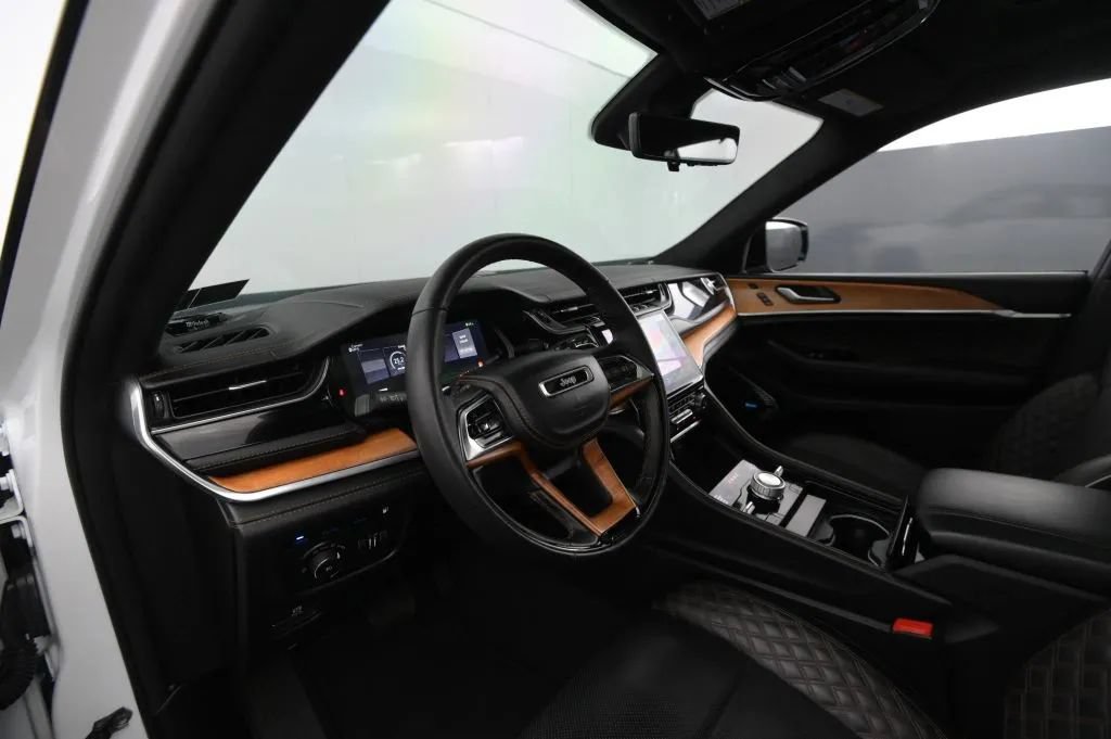 Used 2022 Jeep Grand Cherokee Summit AWD/4WD image 47