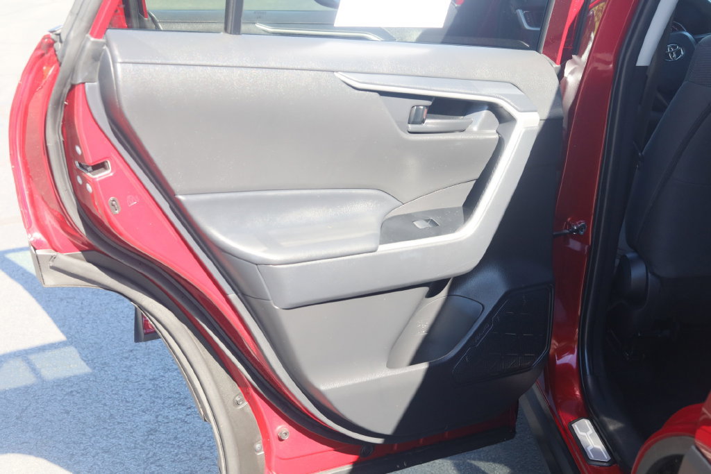 Used 2024 Toyota RAV4 LE AWD/4WD image 17