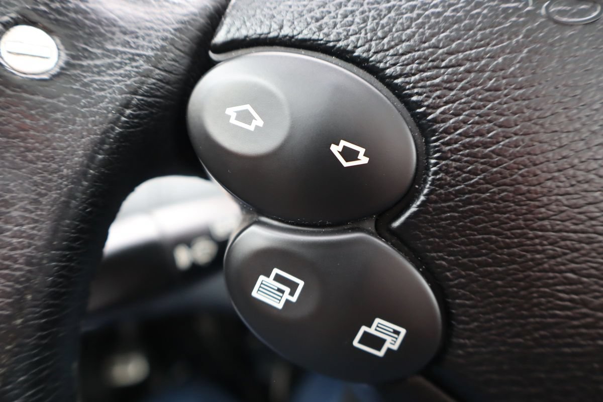 Used 2004 Mercedes-Benz SL 55 AMG image 39