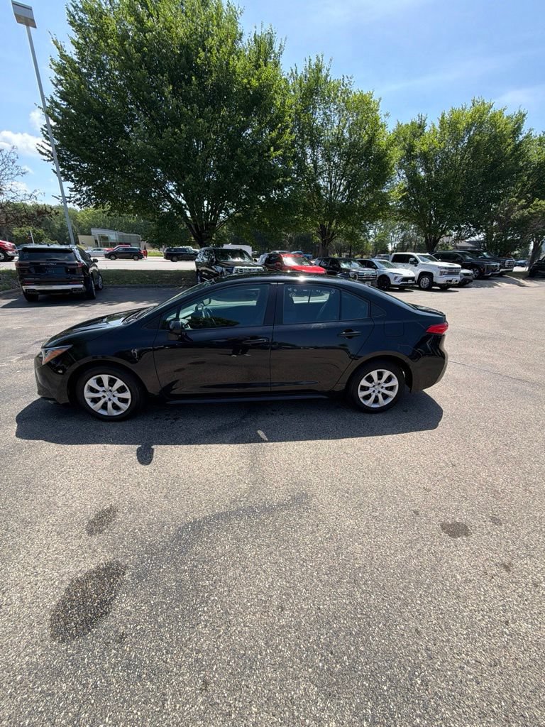 Used 2024 Toyota Corolla LE FWD image 5