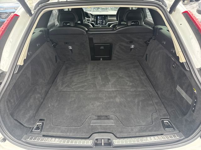 Used 2017 Volvo V90 T6 Cross Country image 18