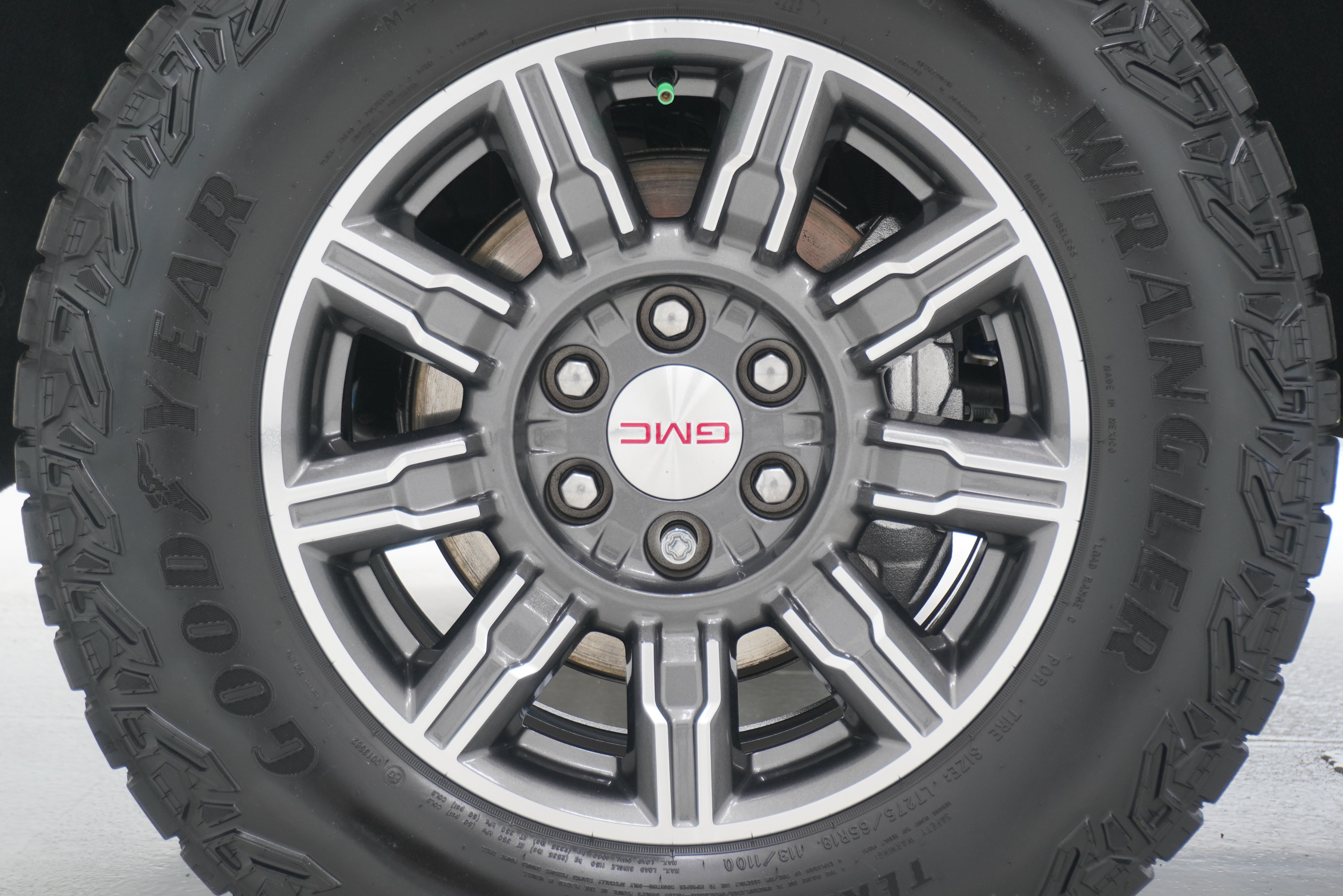 Used 2024 GMC Sierra 1500 AT4 w/ Technology Package AWD/4WD image 33
