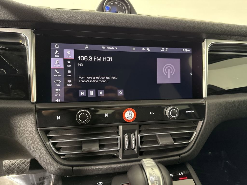 Certified 2025 Porsche Macan image 28