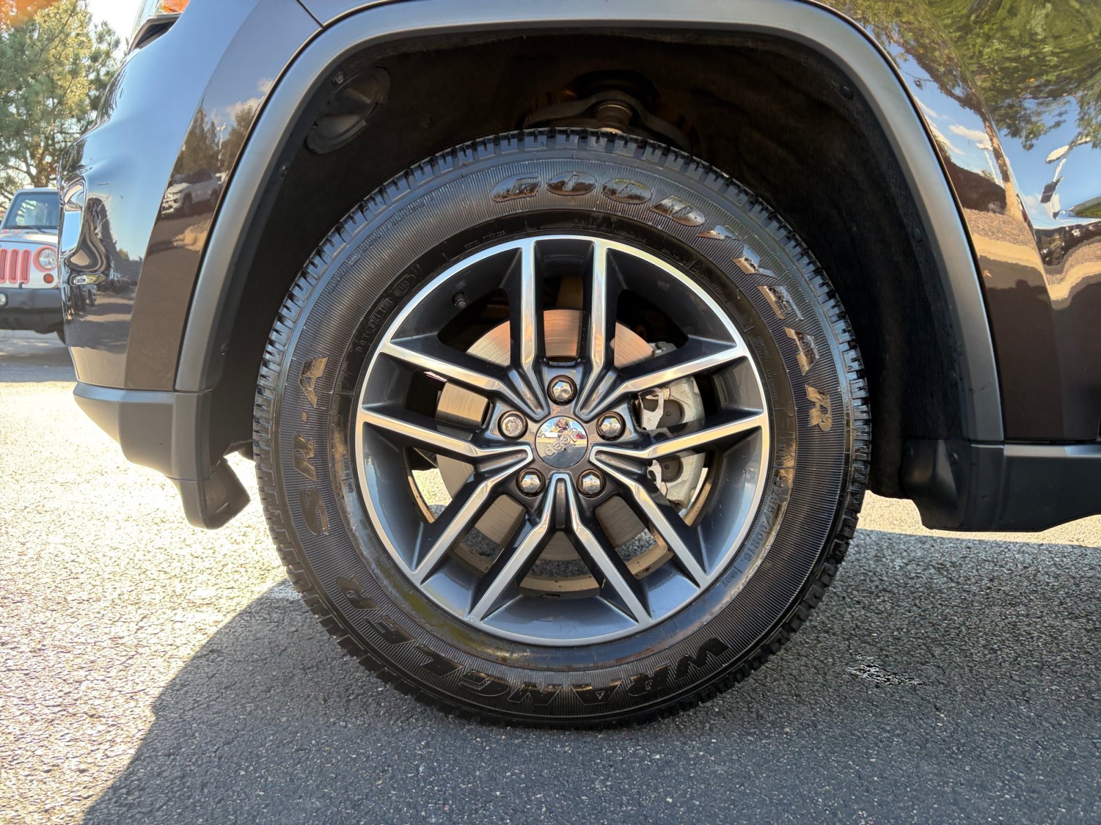 Used 2017 Jeep Grand Cherokee Limited AWD/4WD image 11