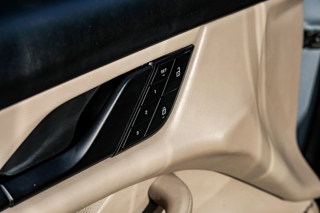 Used 2022 Porsche Taycan image 44