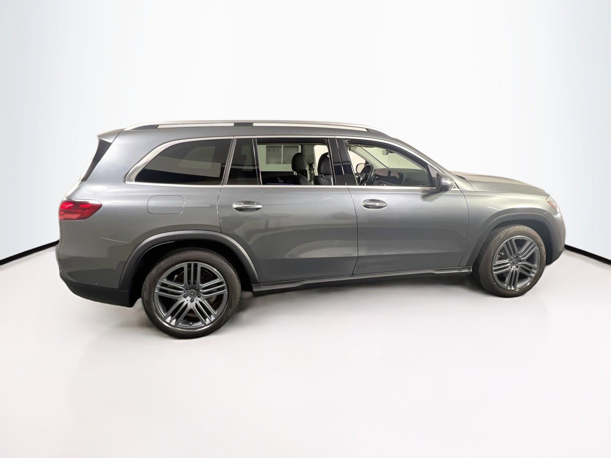 Used 2024 Mercedes-Benz GLS 450 4MATIC image 4