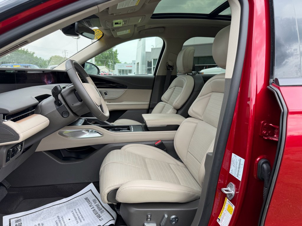 Used 2025 Lincoln Nautilus Reserve AWD/4WD image 7