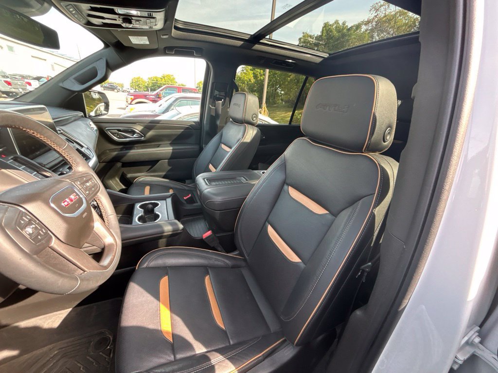 Used 2024 GMC Yukon XL AT4 w/ AT4 Premium Package AWD/4WD image 7