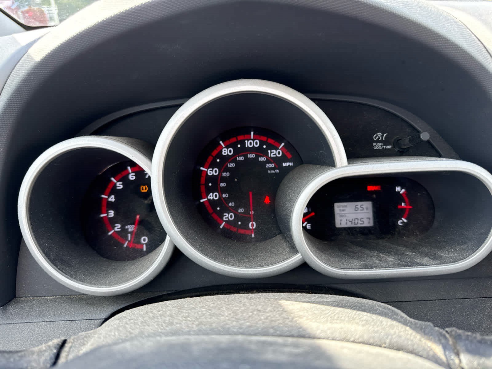 Used 2009 Pontiac Vibe w/ Preferred Package FWD image 8
