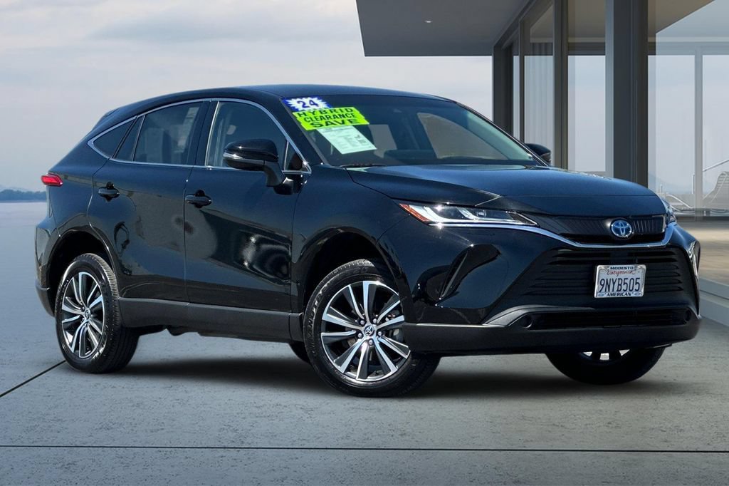 Used 2024 Toyota Venza LE AWD/4WD image 3