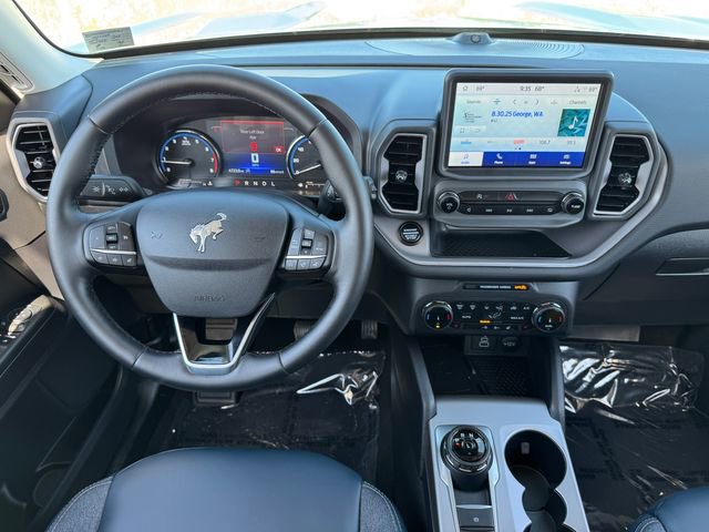 Used 2024 Ford Bronco Sport Outer Banks w/ Tech Package AWD/4WD image 4