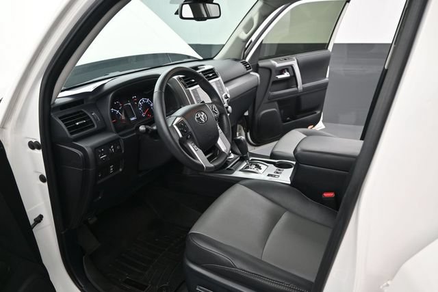 Used 2020 Toyota 4Runner SR5 Premium w/ Moonroof Package AWD/4WD image 7