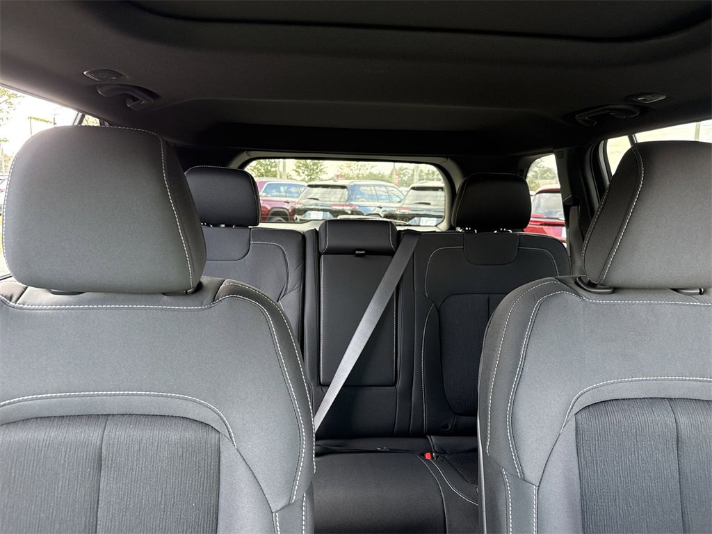 New 2025 Jeep Grand Cherokee Laredo X w/ Luxury Tech Group I image 29