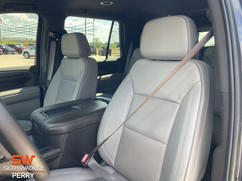 Used 2023 GMC Yukon SLT w/ SLT Luxury Package image 13