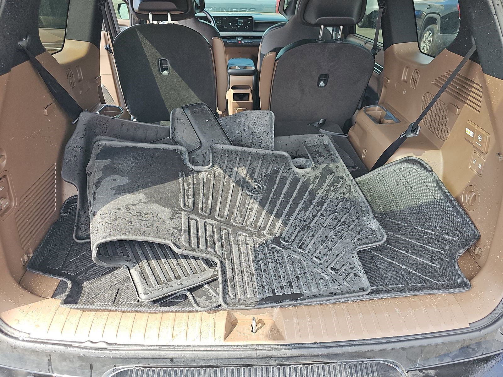 Used 2024 Kia EV9 Land image 23