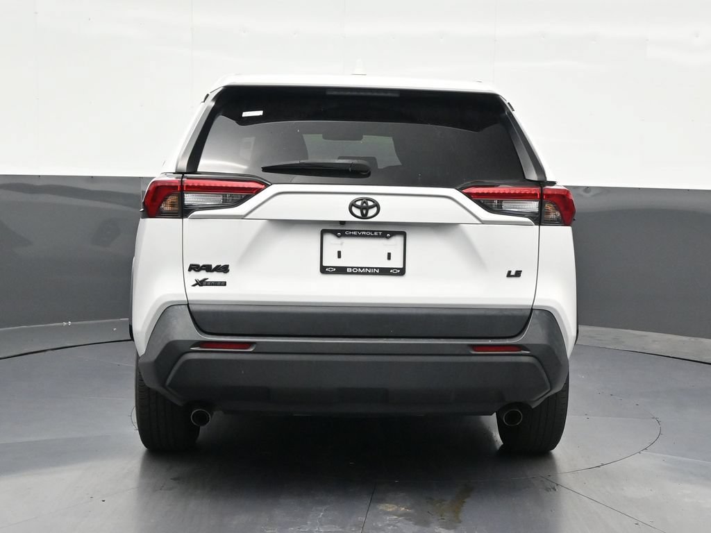 Used 2022 Toyota RAV4 LE FWD image 4