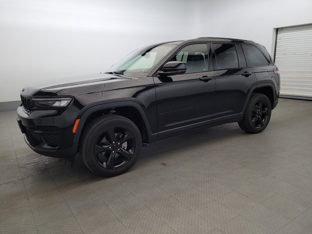 Used 2023 Jeep Grand Cherokee Altitude AWD/4WD image 2