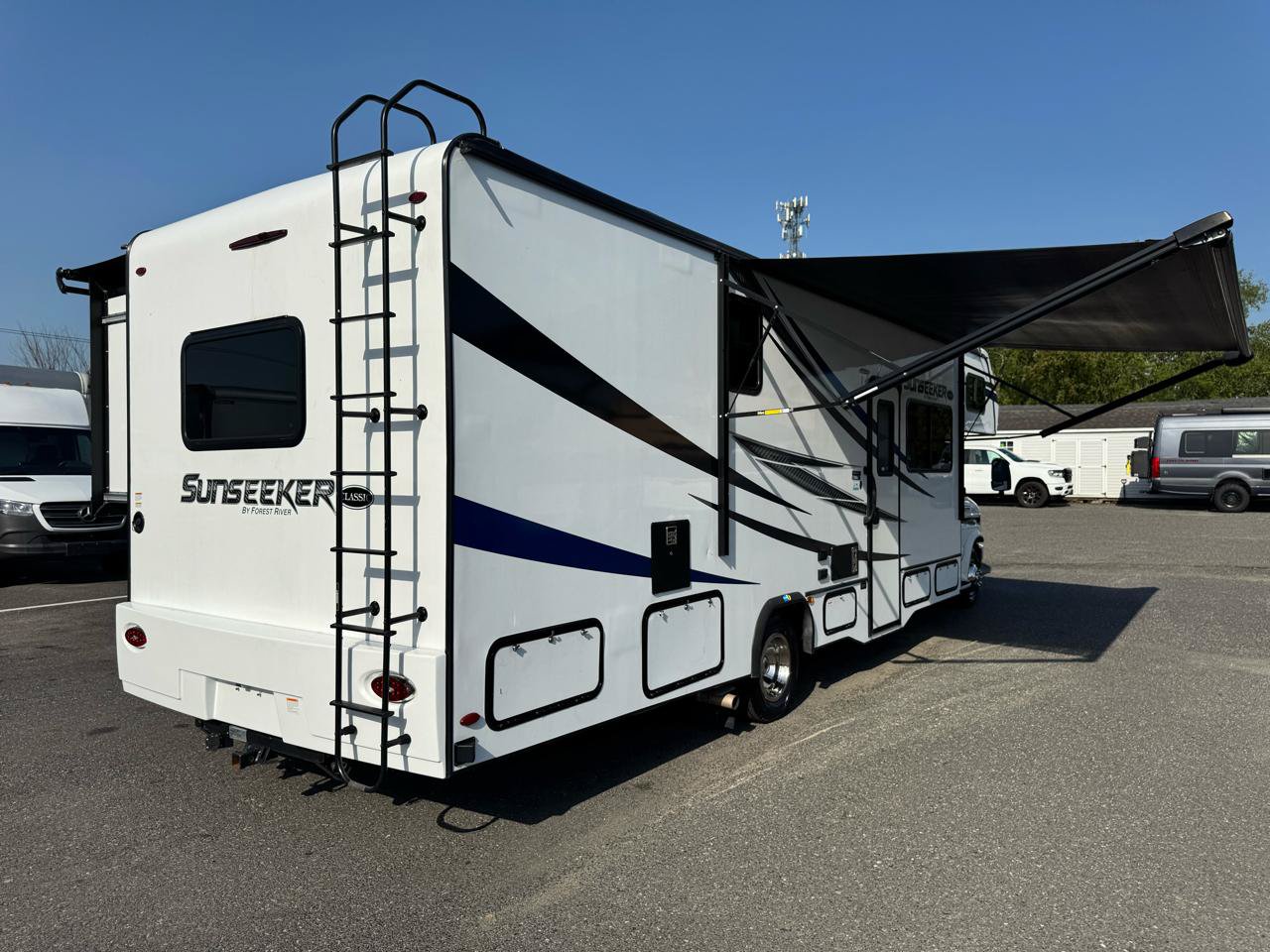 Used 2021 Ford E-450 and Econoline 450 Super Duty w/ Motorhome Prep Package RWD image 5