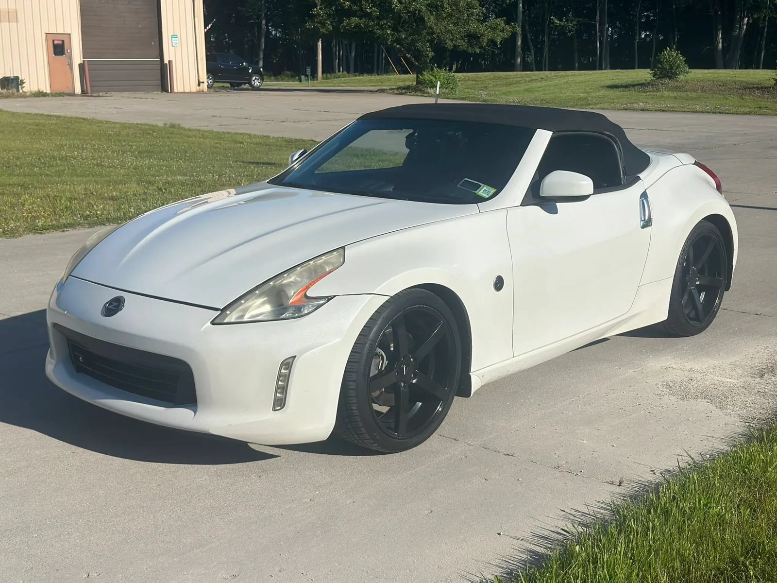 Used 2014 Nissan 370Z Touring RWD image 4