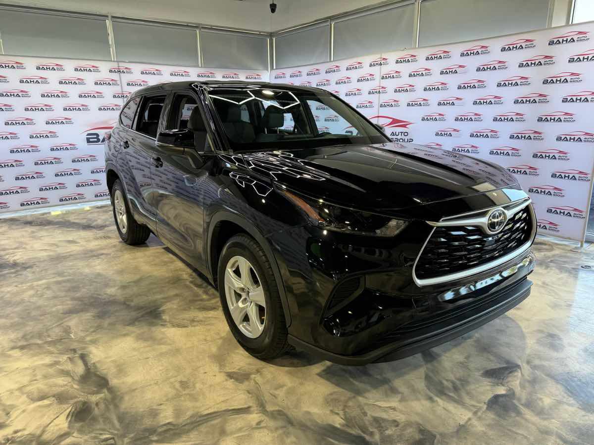Used 2022 Toyota Highlander L FWD image 3