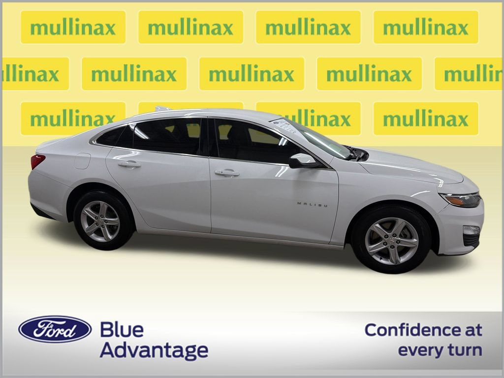 Used 2024 Chevrolet Malibu LT FWD image 2