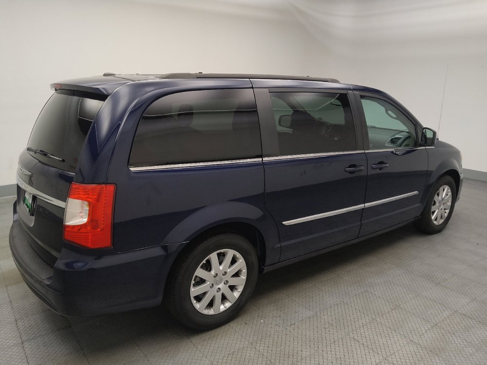 Used 2015 Chrysler Town & Country Touring FWD image 10