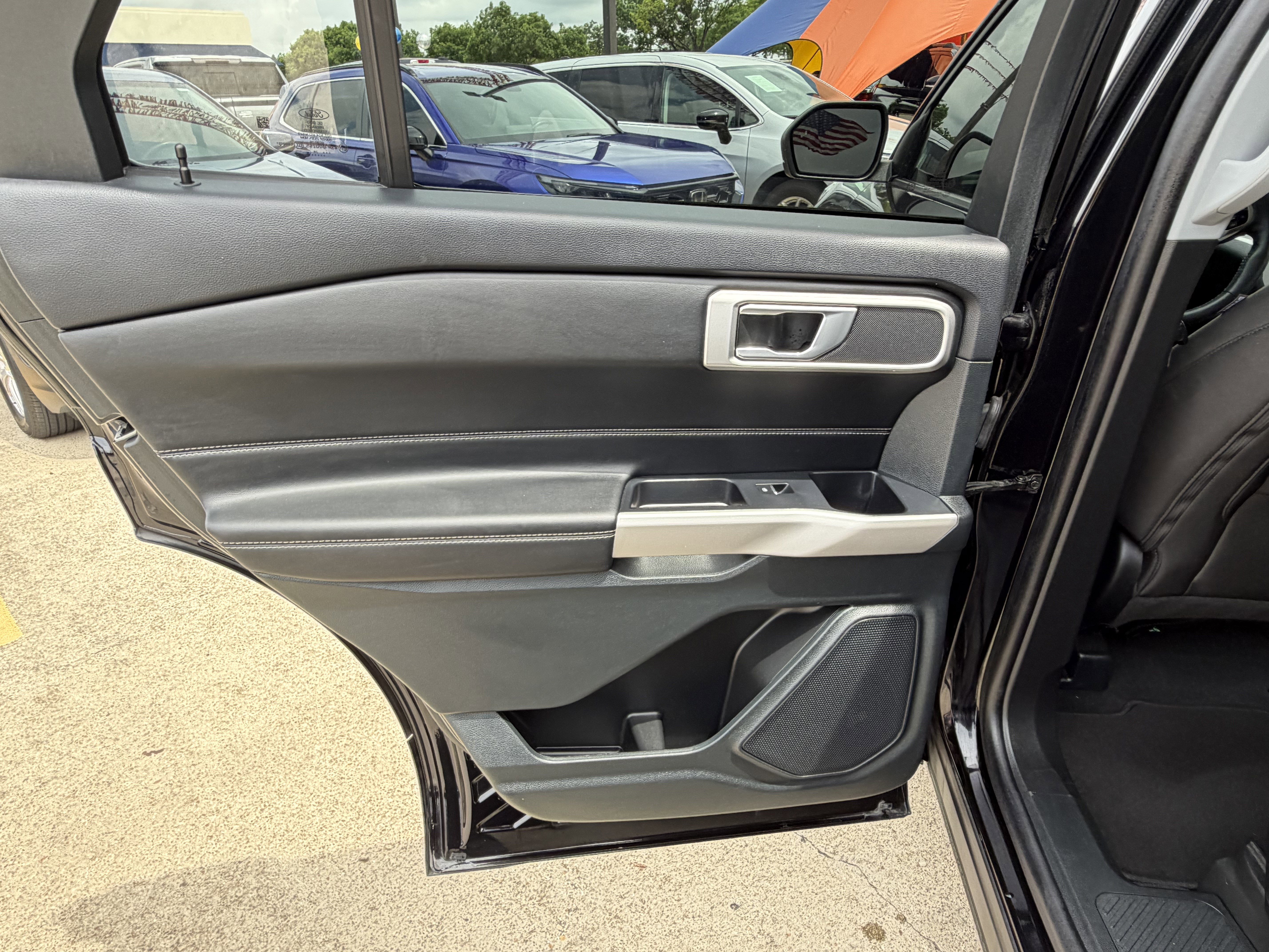 Used 2024 Ford Explorer XLT RWD image 15