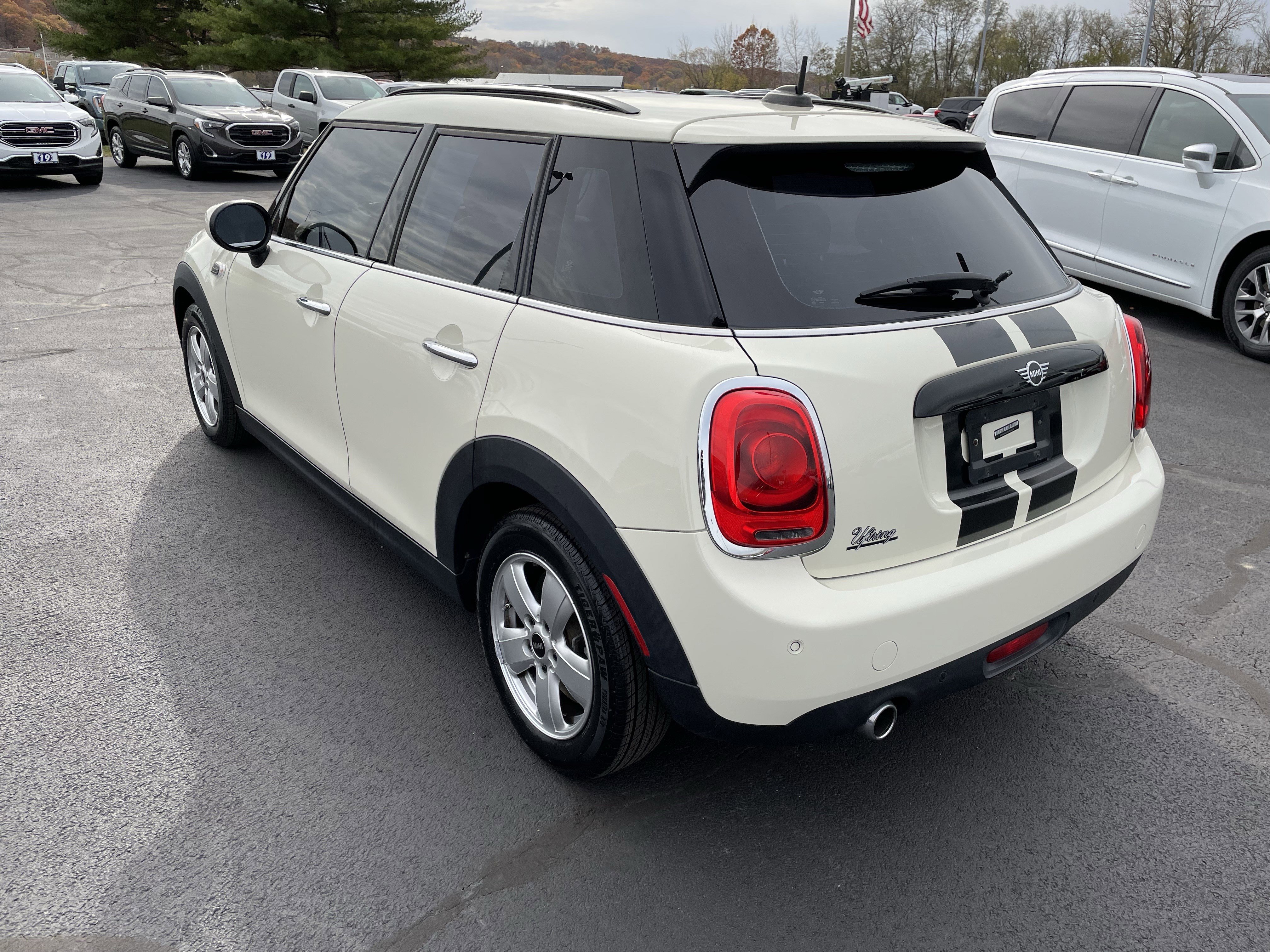 Used 2020 MINI Cooper 4-Door Hardtop w/ Storage Package image 3