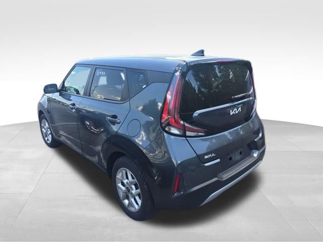 Used 2024 Kia Soul LX w/ Option Group 015 FWD image 3