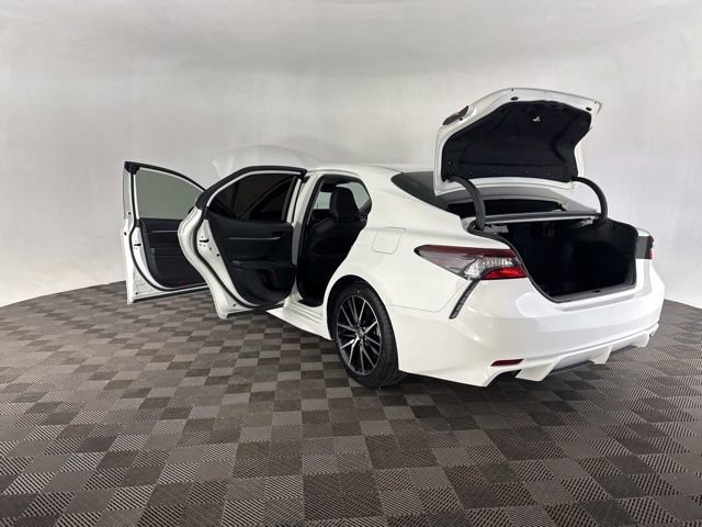Used 2021 Toyota Camry SE image 19