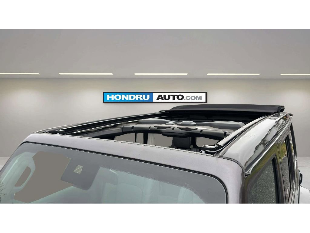 Used 2025 Jeep Wrangler Sahara w/ Safety Group image 12