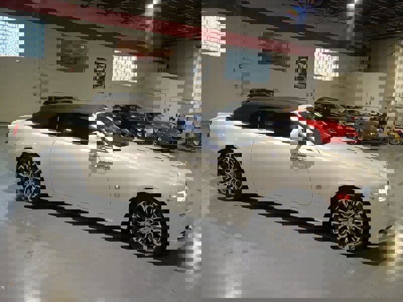 Used 2018 Rolls-Royce Dawn image 33